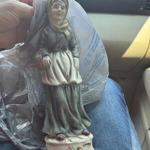 12” Vintage Homco Old Woman with Basket Ceramic Figurine in Gray and White